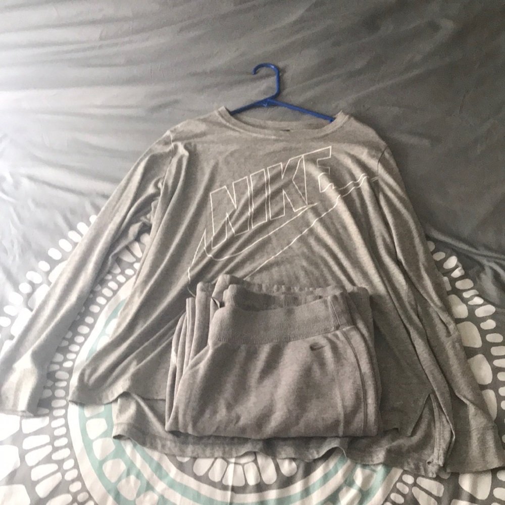 Women’s Nike top and Nike Sweatpants